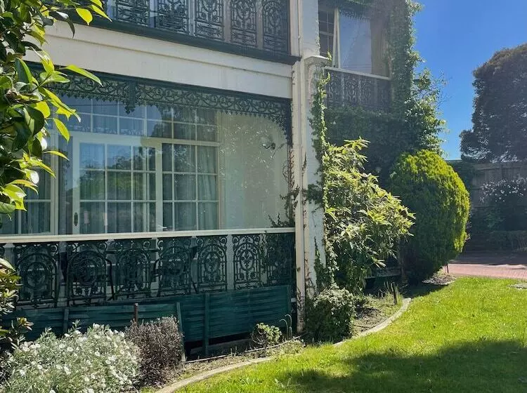 בית מלון כפרי Victoria House Motor Inn