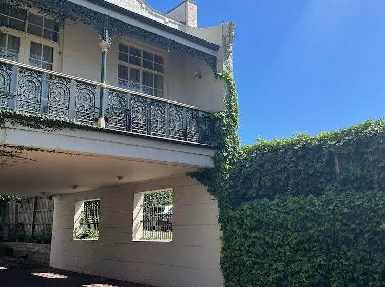 בית מלון כפרי Victoria House Motor Inn