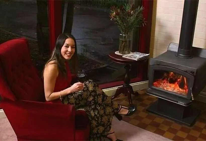 בית מלון כפרי Victoria House Motor Inn