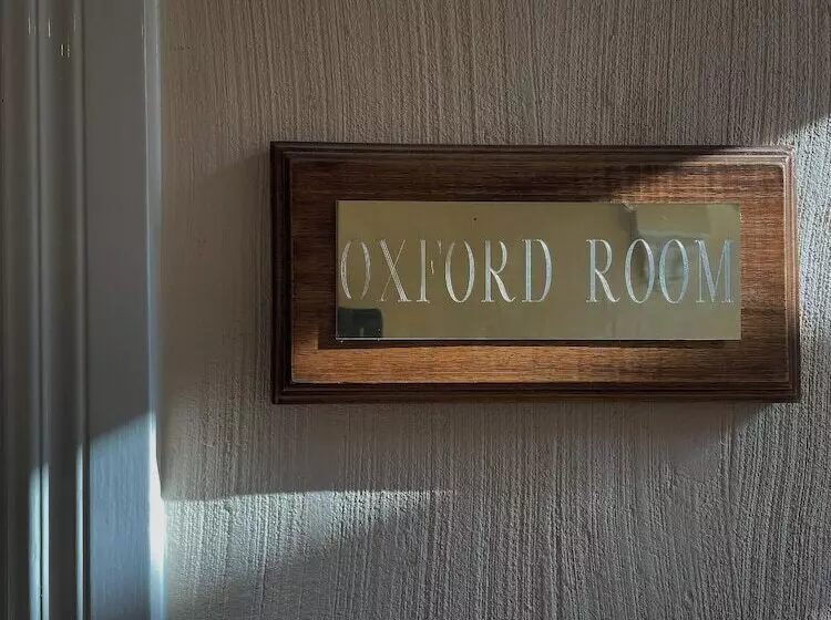 בית מלון כפרי Victoria House Motor Inn