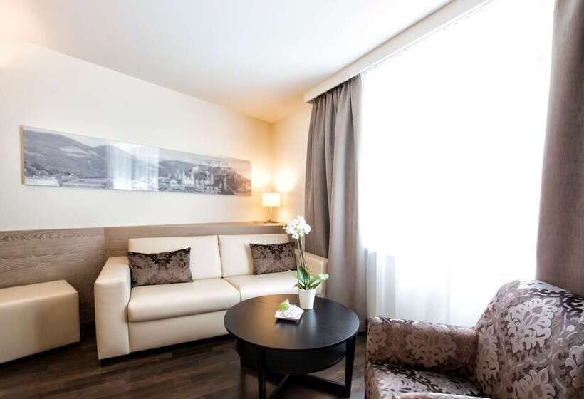 בית מלון כפרי Wyndham Grand Salzburg Conference Centre