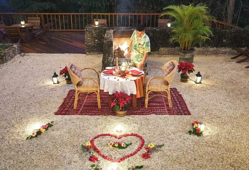 فندق Blancaneaux Lodge by Francis Ford Coppola