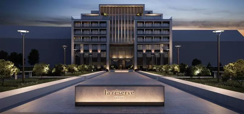 Отель La Réserve Resort