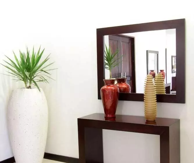 هتل Cresta Lodge Gaborone