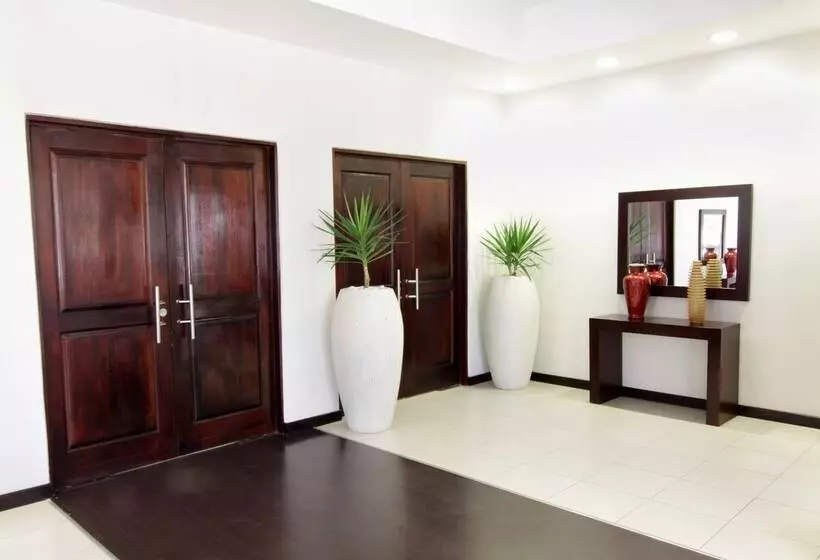 هتل Cresta Lodge Gaborone