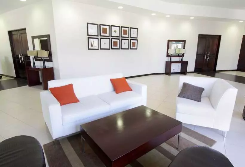 هتل Cresta Lodge Gaborone