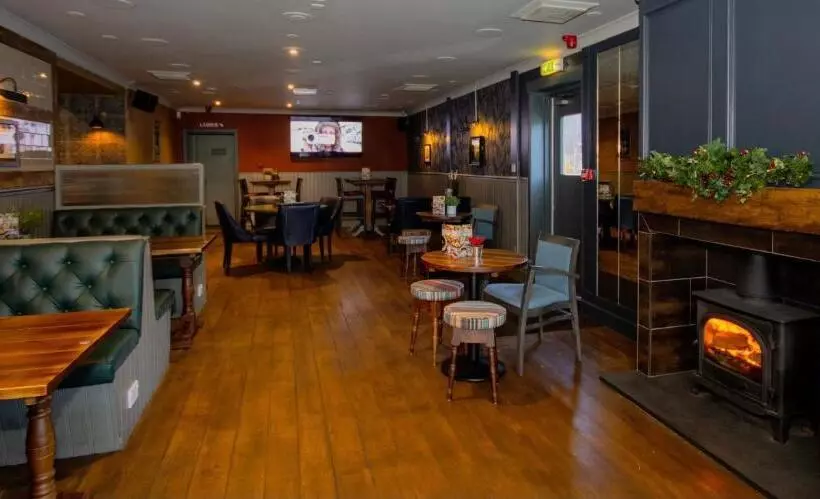 Hotell The Balavoulin Pub With Rooms