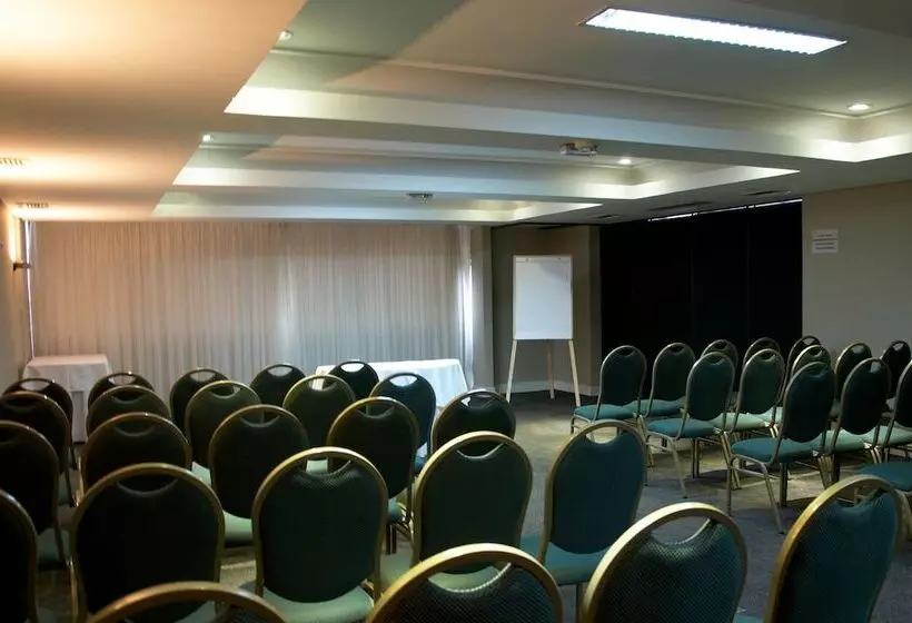 Отель Victoria Villa Curitiba By Nacional Inn