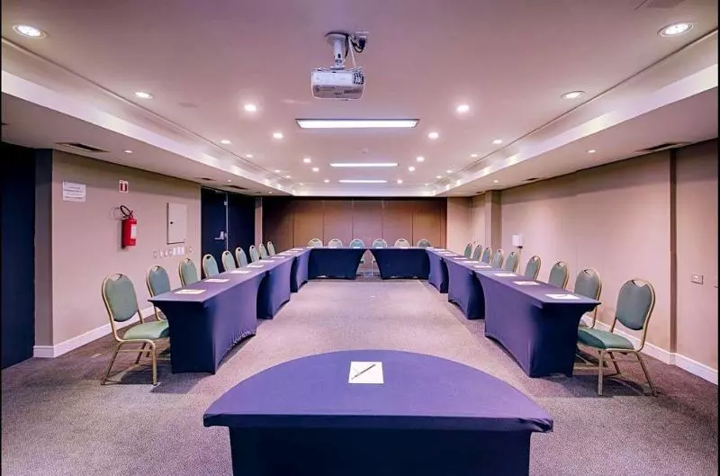 Отель Victoria Villa Curitiba By Nacional Inn