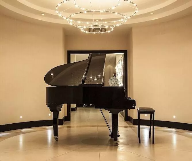 Grand Jersey Hotel And Spa