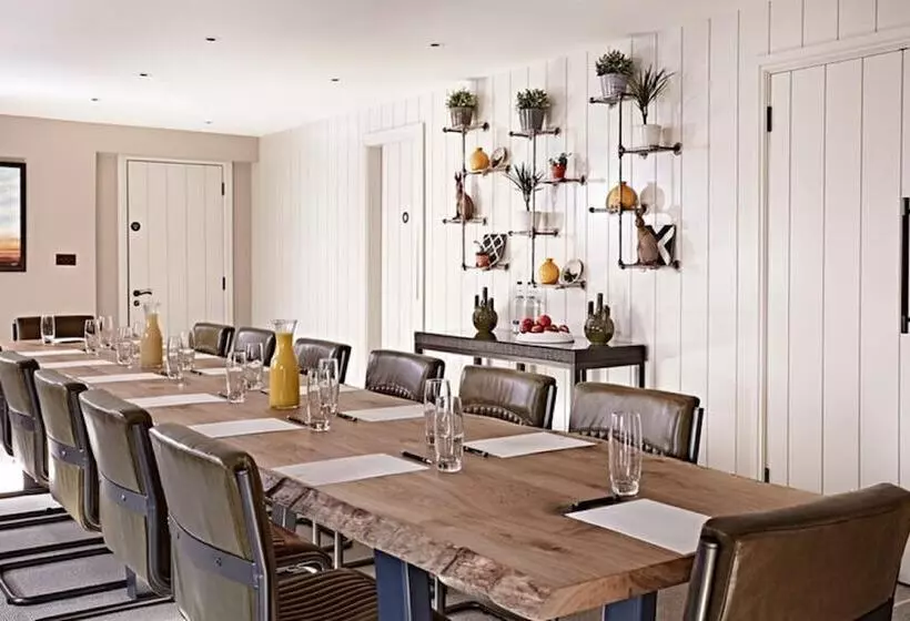 בית מלון כפרי Dormy House