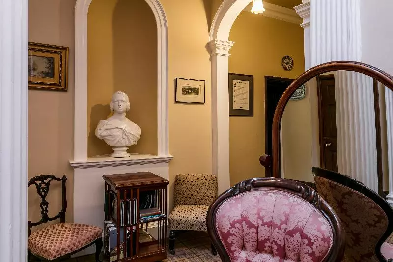 ホテル Ednam House