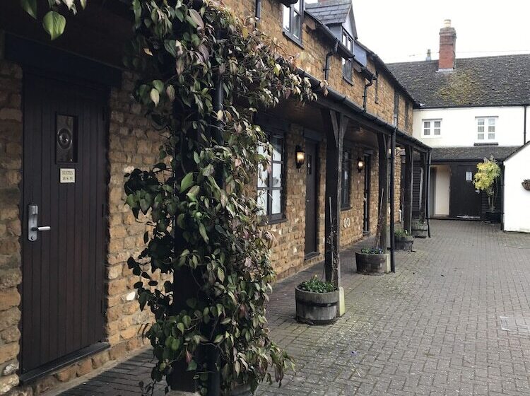 酒店 The Deddington Arms
