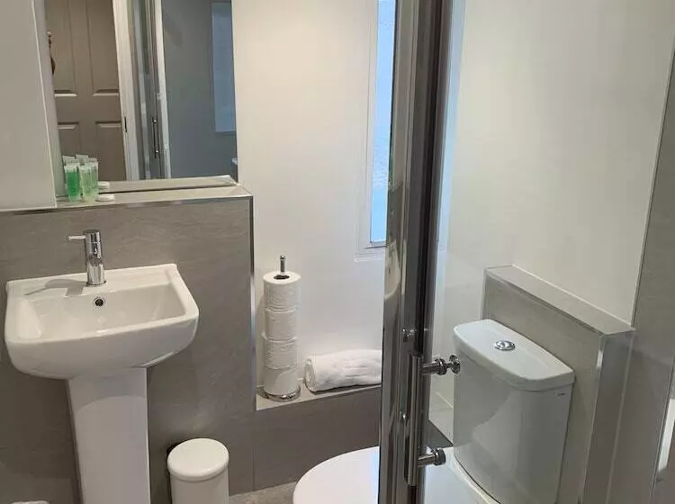 בית מלון כפרי The Falcon