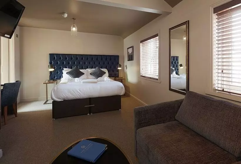 בית מלון כפרי The Falcon