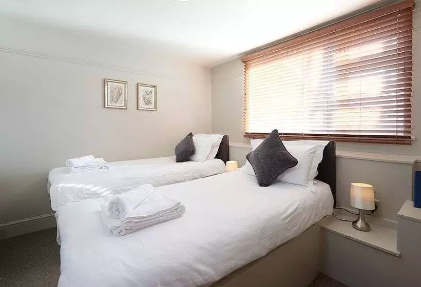 בית מלון כפרי The Falcon