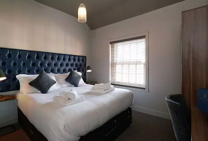 בית מלון כפרי The Falcon