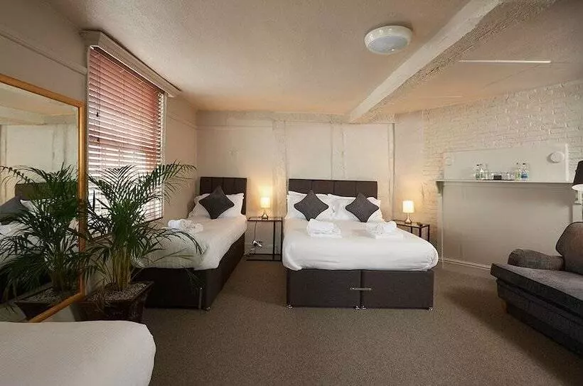 בית מלון כפרי The Falcon