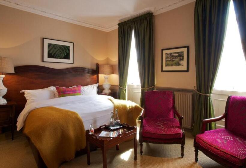 فندق The Feathers