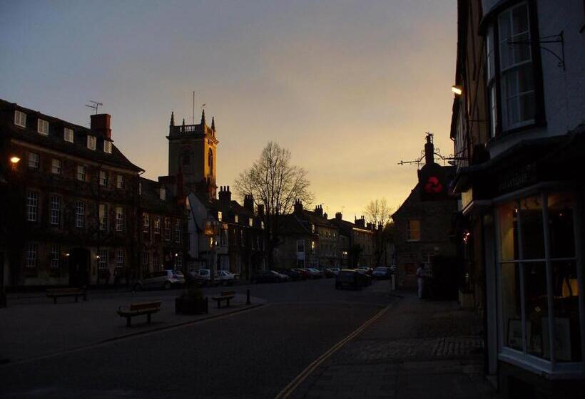 فندق The Feathers