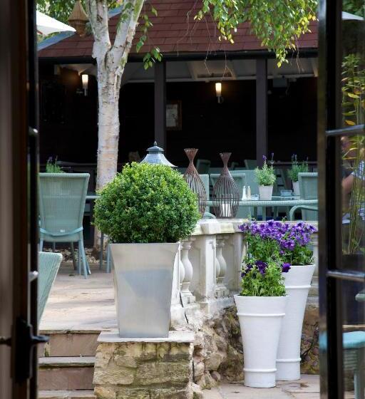 فندق The Feathers