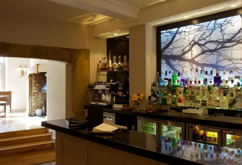 فندق The Feathers