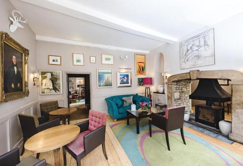 فندق The Feathers