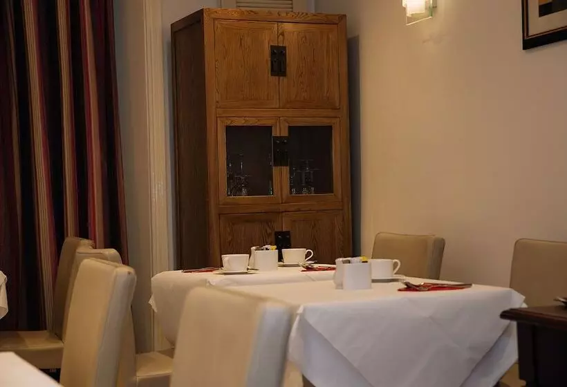 בית מלון כפרי The Premier Notting Hill