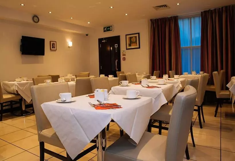 בית מלון כפרי The Premier Notting Hill