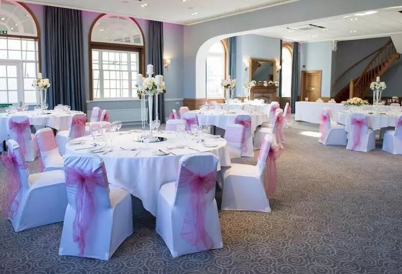 בית מלון כפרי Hawkstone Park