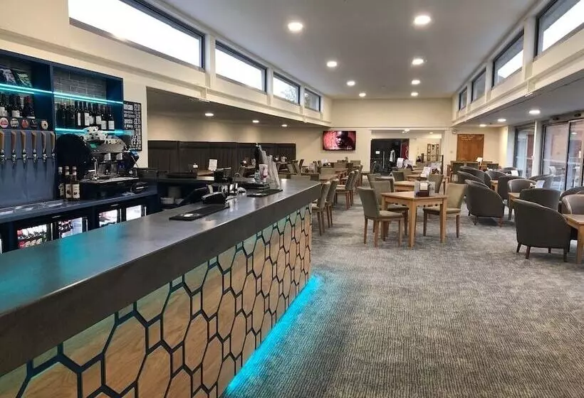 בית מלון כפרי Hawkstone Park