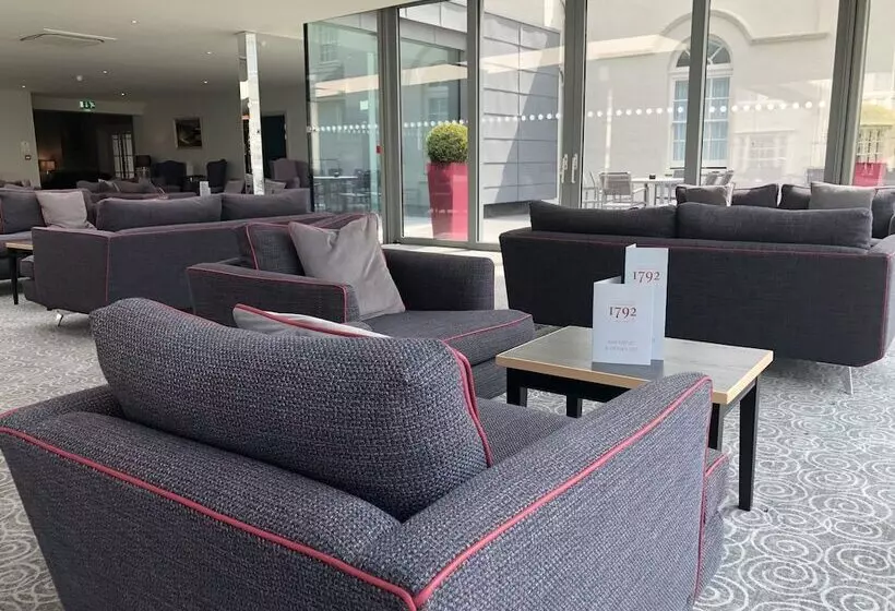 בית מלון כפרי Hawkstone Park