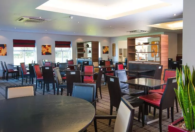 فندق Holiday Inn Express Warwick   Stratford Upon Avon, An Ihg
