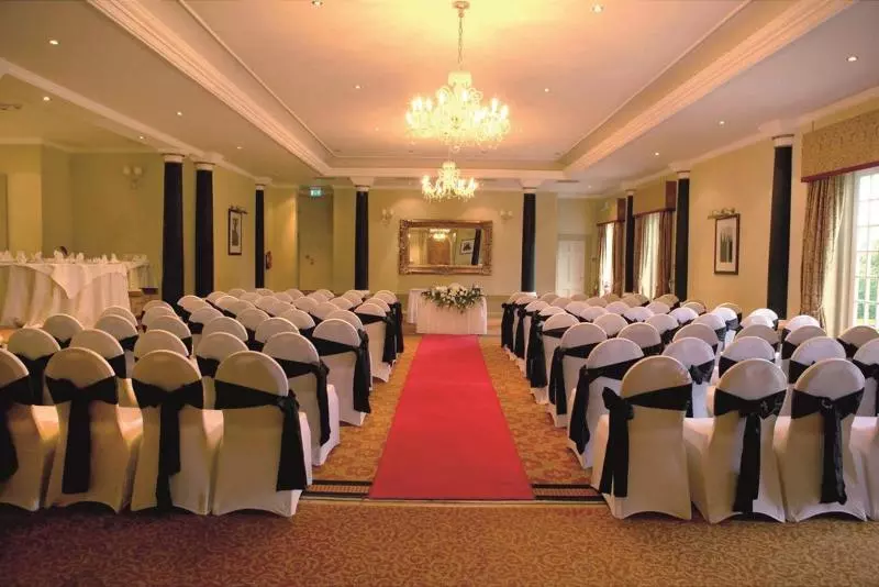 Отель Macdonald Pittodrie House