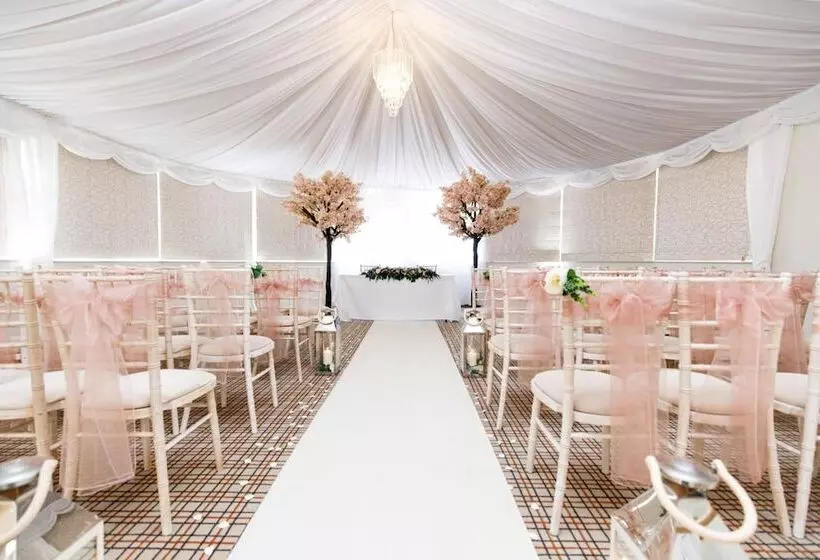 هتل Heritage Park Pontypridd, Trademark Collection By Wyndham