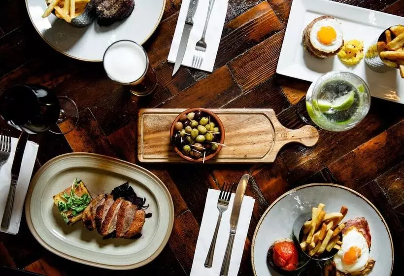 هتل Heritage Park Pontypridd, Trademark Collection By Wyndham