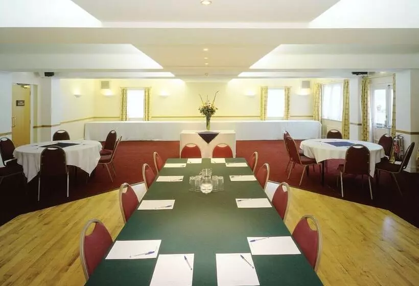 Whoop Hall Hotel And Leisure