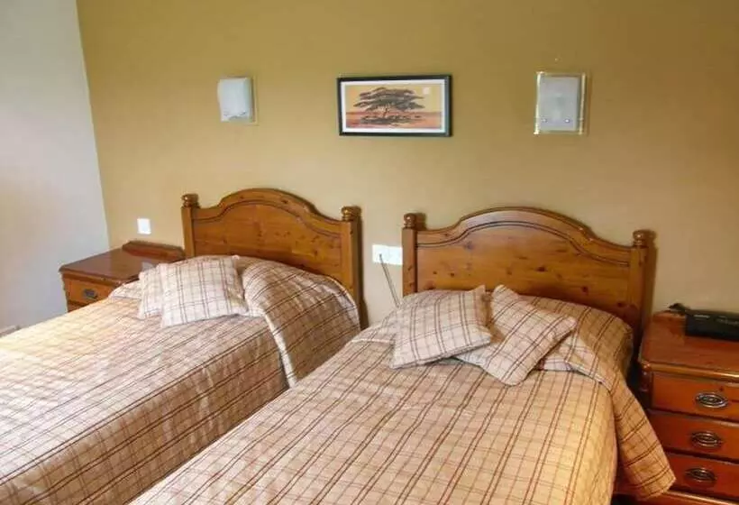 Whoop Hall Hotel And Leisure