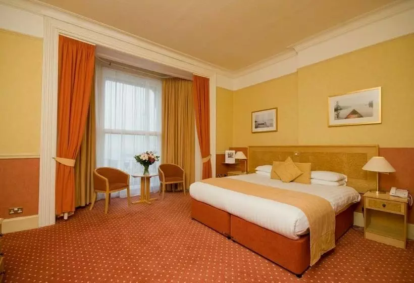 ホテル The Royal Beach