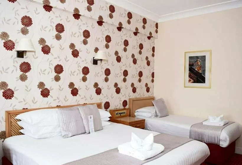 ホテル The Royal Beach