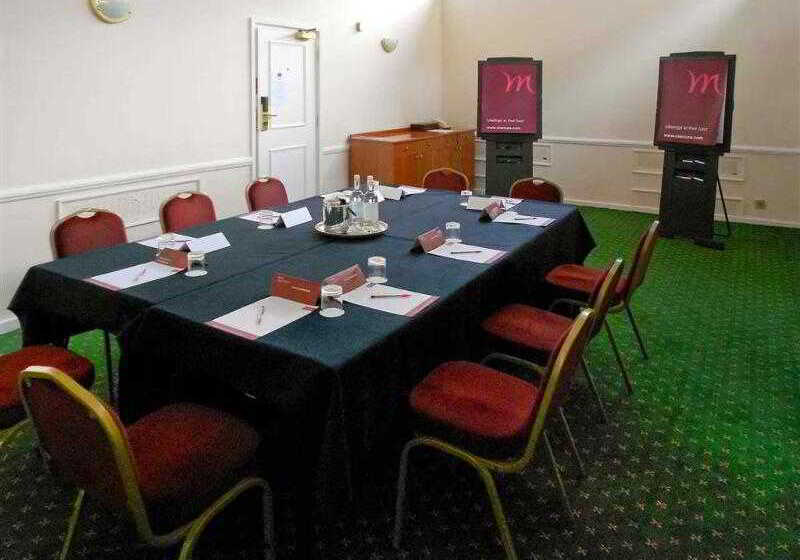 בית מלון כפרי Mercure Winchester Wessex