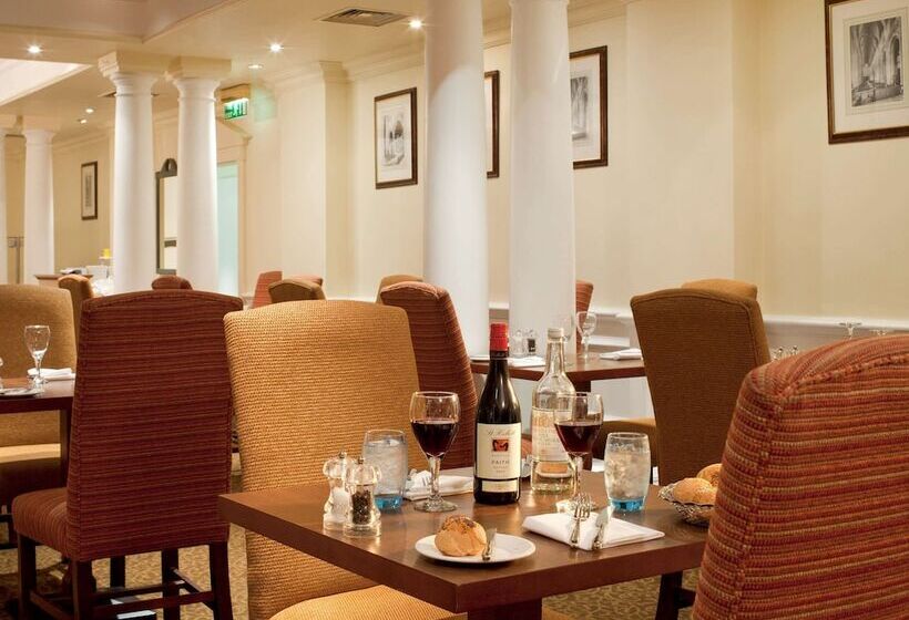 בית מלון כפרי Mercure Winchester Wessex