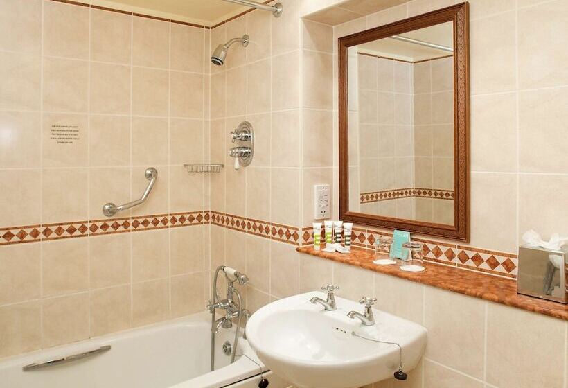 בית מלון כפרי Mercure Winchester Wessex