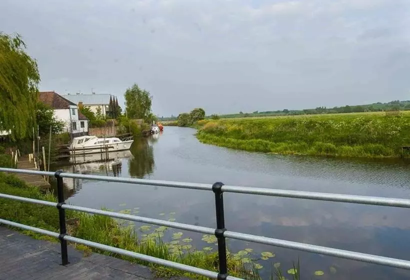 ホテル The Royal Hop Pole Wetherspoon