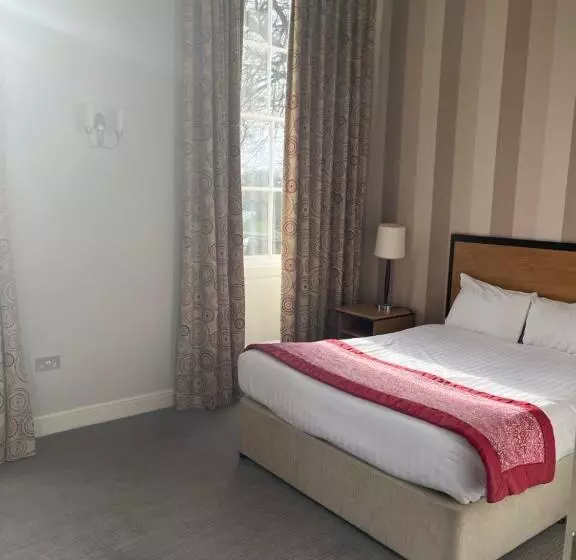 Отель The Riverside House