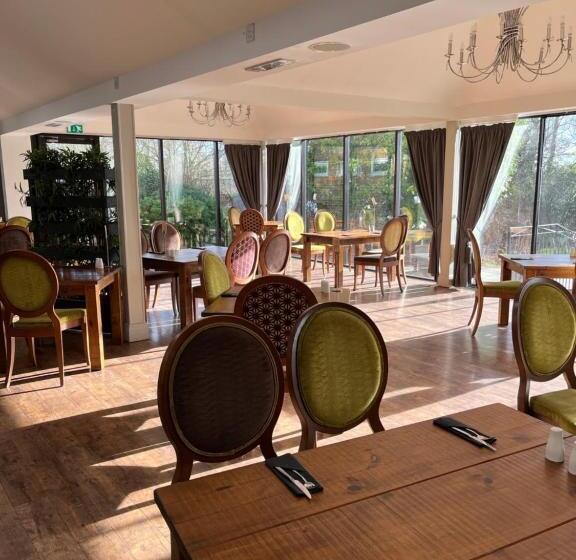 בית מלון כפרי The Riverside House