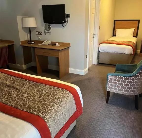 Отель The Riverside House