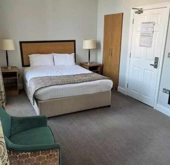 Отель The Riverside House