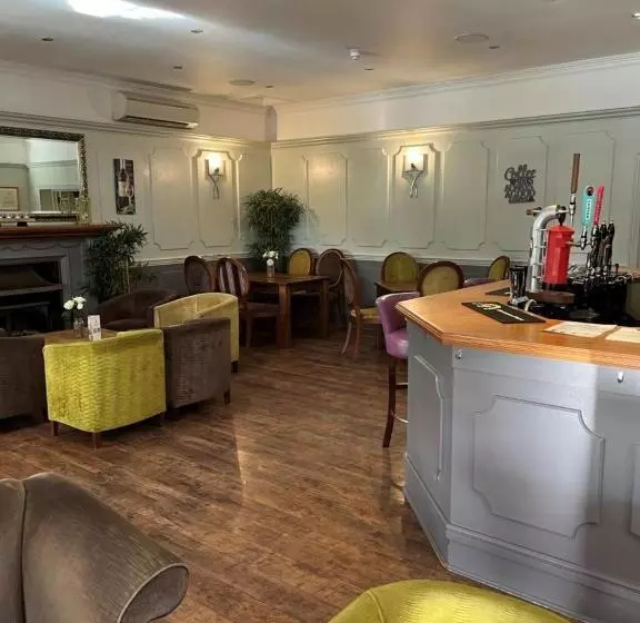 Отель The Riverside House