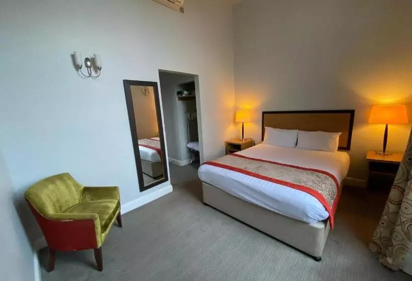 Отель The Riverside House